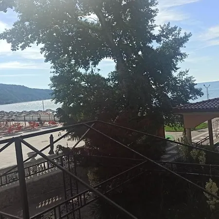 на метри от плажа Apartmán