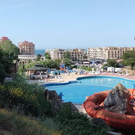 на метри от плажа Sveti Vlas
