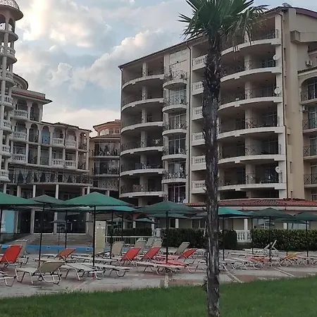на метри от плажа Apartment